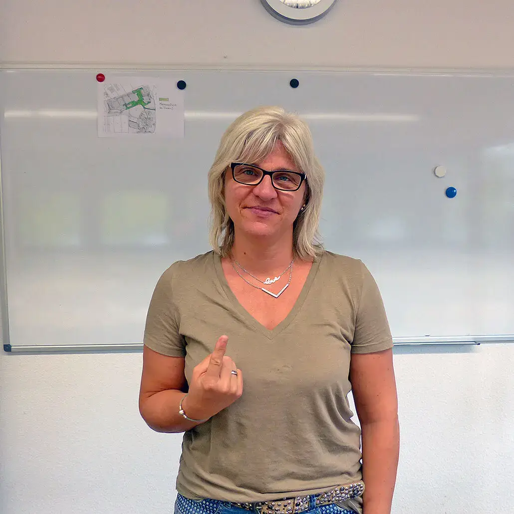 Annette Bach, Gebärdensprachdozentin